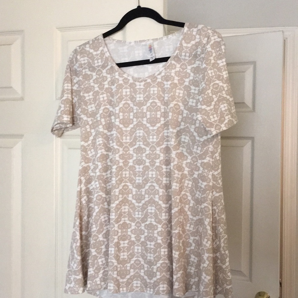 XS Lularoe shirt